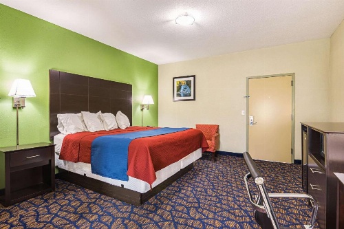 Rodeway Inn & Suites image 14