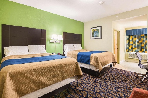 Rodeway Inn & Suites image 18