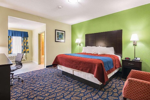 Rodeway Inn & Suites image 20