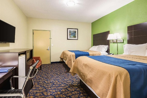 Rodeway Inn & Suites image 8